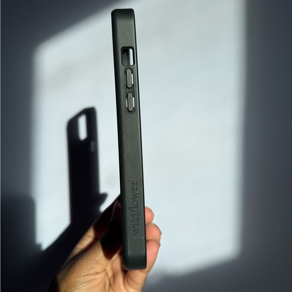 Bear-y Cute iPhone 14 Plus Wildflower Case - Picture 2 of 3